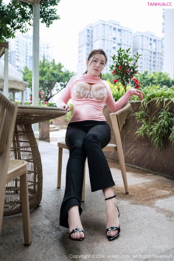 王格 王婉悠 [XiuRen]高清写真图 2024.01.11 No.7943 王婉悠Queen 丰腴美臀第9张图片